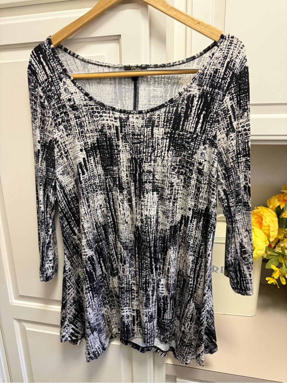 Cupio Black & White Textured Scoop-Neck Long Sleeve Tunic
